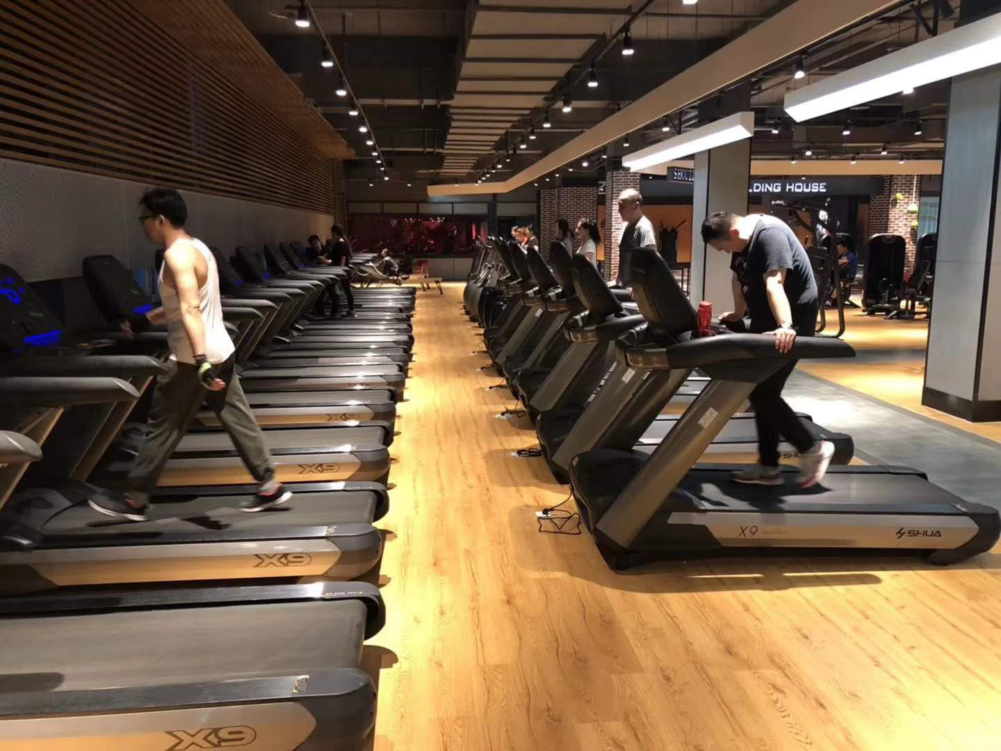 多宝电竞智能健身器材